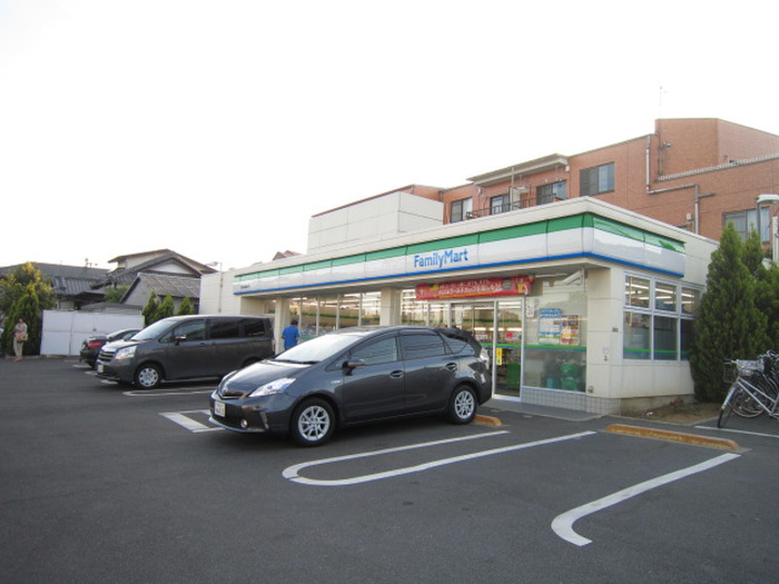 コンビニ　ファミリーマート　世田谷成城通り店（コンビニ）まで300m