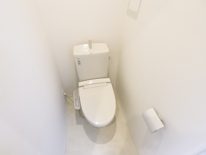 地下鉄東西線 太秦天神川駅 徒歩11分 3階建 築9年のトイレ写真