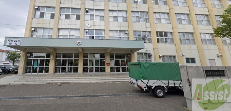 中学校　札幌市立白石中学校（中学校）まで557m
