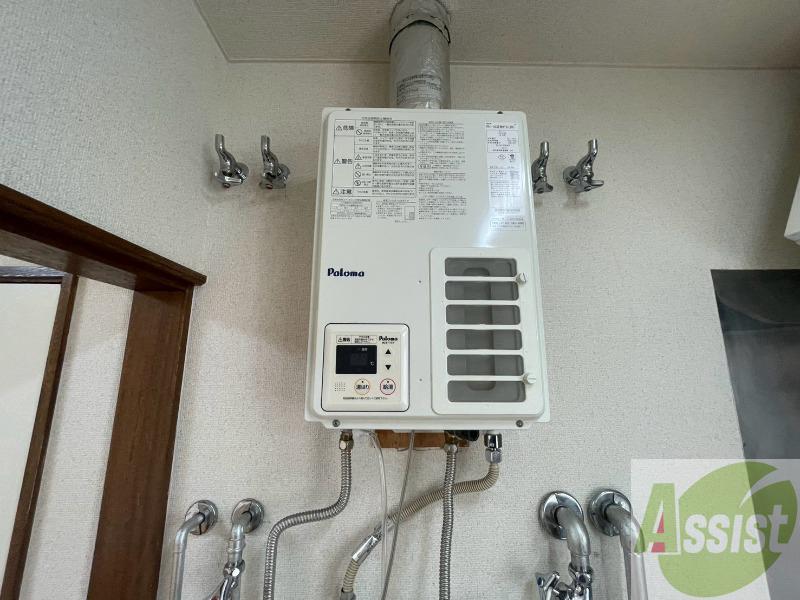その他設備　給湯器です。操作しやすいパネルになってます。