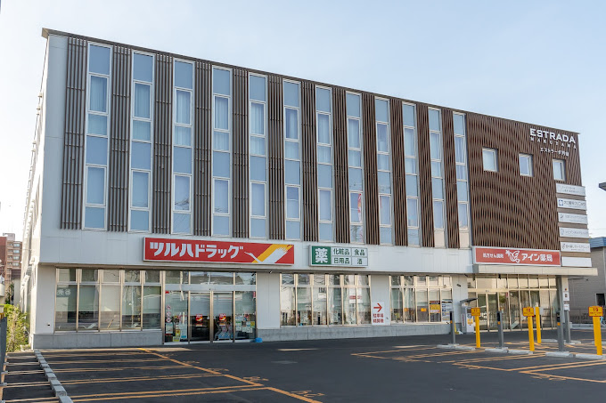 ドラックストア　ツルハドラッグ北円山店（ドラッグストア）まで352m