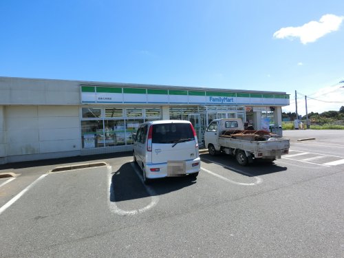 コンビニ　ファミリーマート　富里七栄南店（コンビニ）まで683m