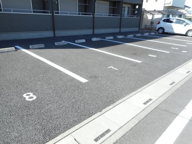 駐車場　駐車場に車を止められます