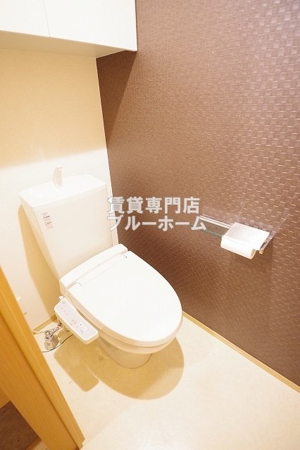トイレ　温水洗浄付き便座！