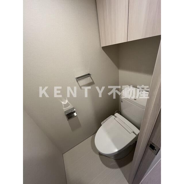 トイレ　落ち着いた色調のトイレです
