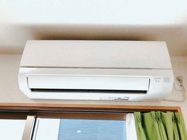 その他設備　リビングと洋室にエアコン設置