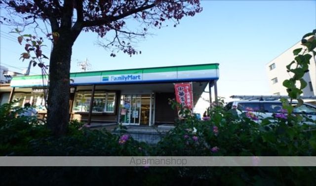 コンビニ　ファミリーマート（コンビニ）まで100m
