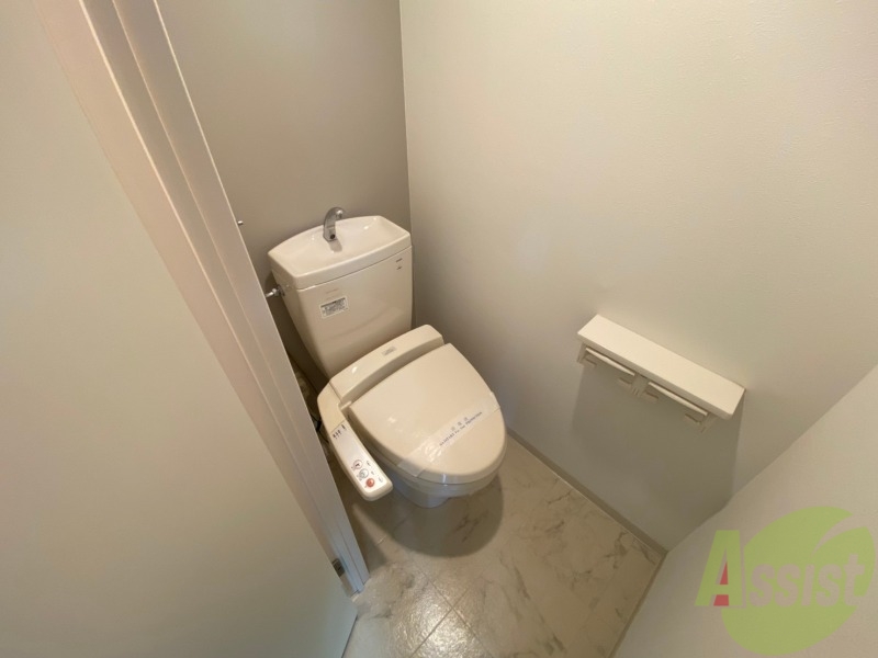 トイレ　ウォシュレット機能がついたトイレです。安心して使用できます。