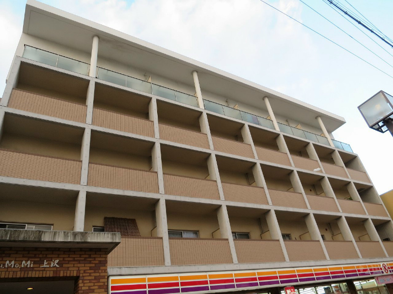 建物外観　一階は、コンビニ☆