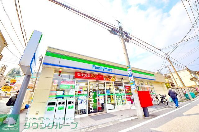 コンビニ　ファミリーマート（コンビニ）まで830m