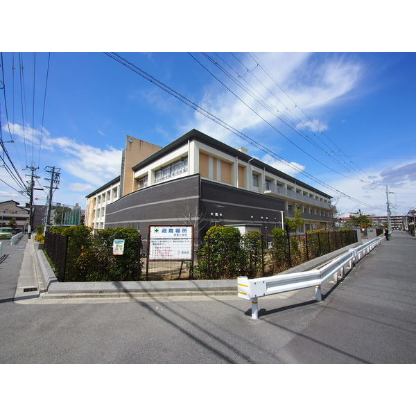 小学校　奈良市立済美小学校（小学校）まで657m