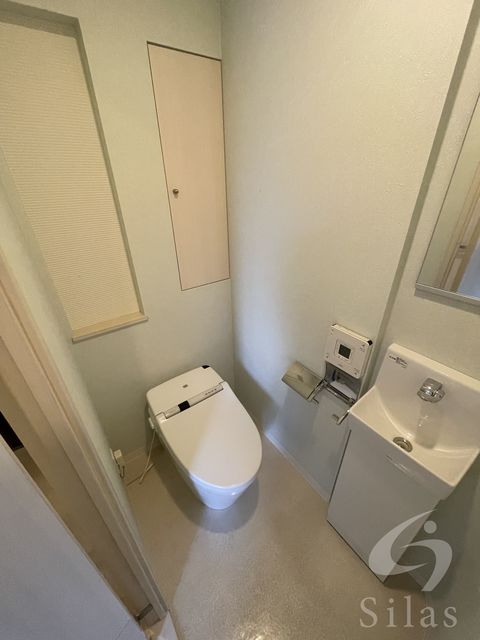 近鉄大阪線 長瀬駅 徒歩2分 9階建 築12年のトイレ写真