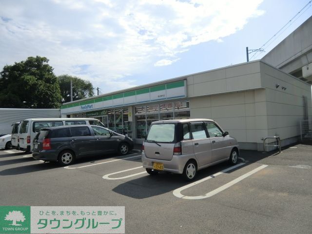 コンビニ　ファミリーマート（コンビニ）まで650m
