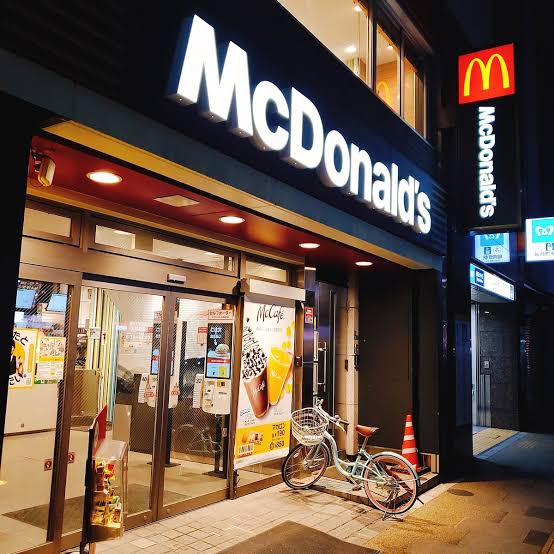 飲食店　マクドナルド稲荷町駅前店（飲食店）まで213m