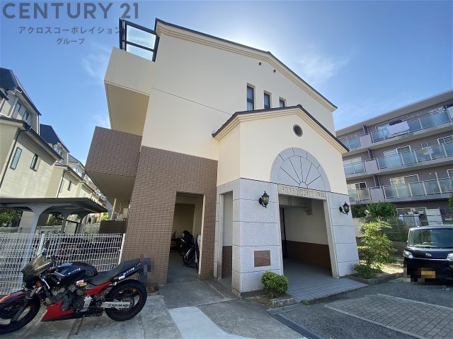 建物外観　宅配BOX付きで便利です！