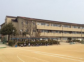 小学校　西宮市立　上ケ原小学校（小学校）まで355m