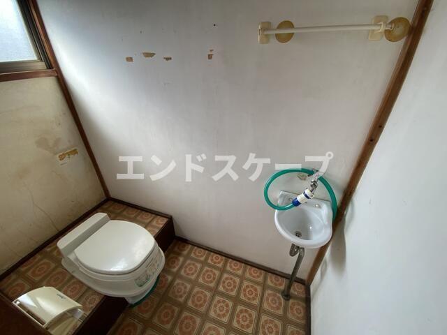 ＪＲ信越本線 磯部駅 徒歩26分 1階建 築42年のトイレ写真