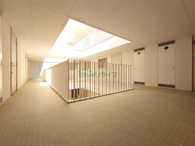 その他　ヤサビアン