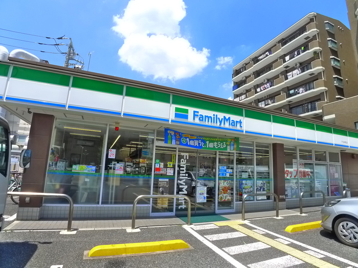 コンビニ　ファミリーマート（コンビニ）まで100m