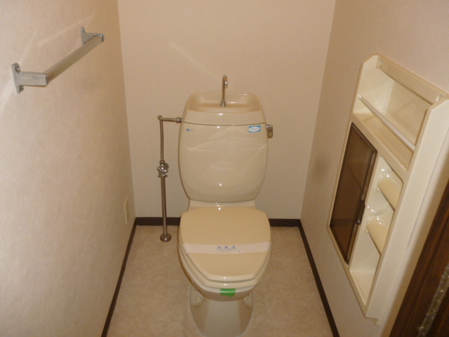 ハイツ中井のトイレ写真