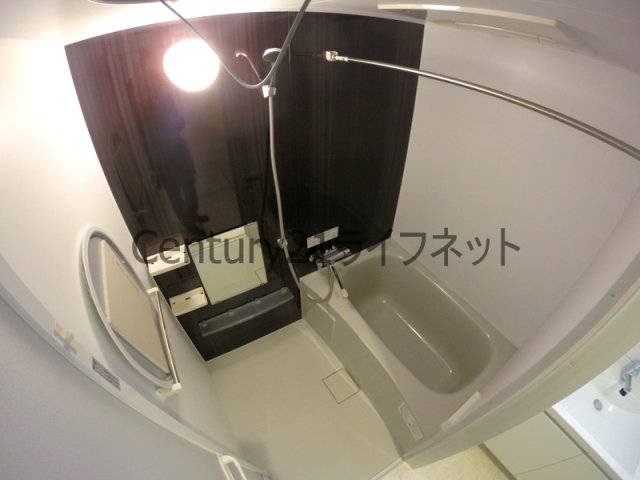 地下鉄御堂筋線 西中島南方駅 徒歩12分 9階建 築12年の風呂写真