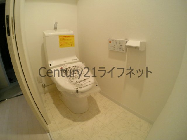 地下鉄御堂筋線 西中島南方駅 徒歩12分 9階建 築12年のトイレ写真