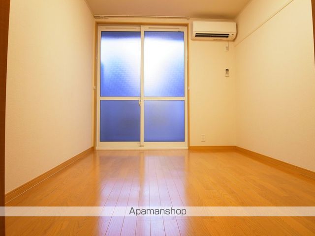 レオパレスルイの居間写真