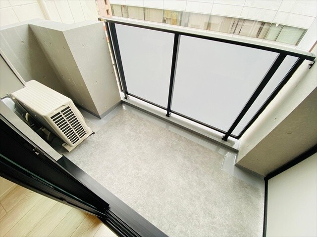 バルコニー　同一建物内７０１号室内装写真転載