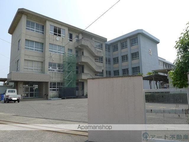 中学校　垣生中学校（中学校）まで740m