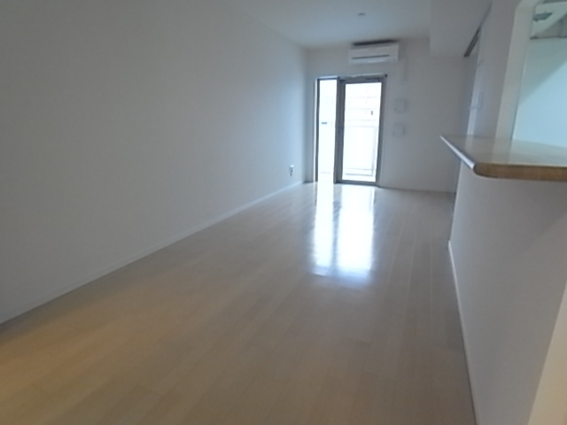 LUKICIA神戸の居間写真