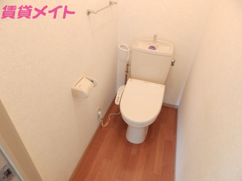 トイレ　同物件別室反転タイプ画像