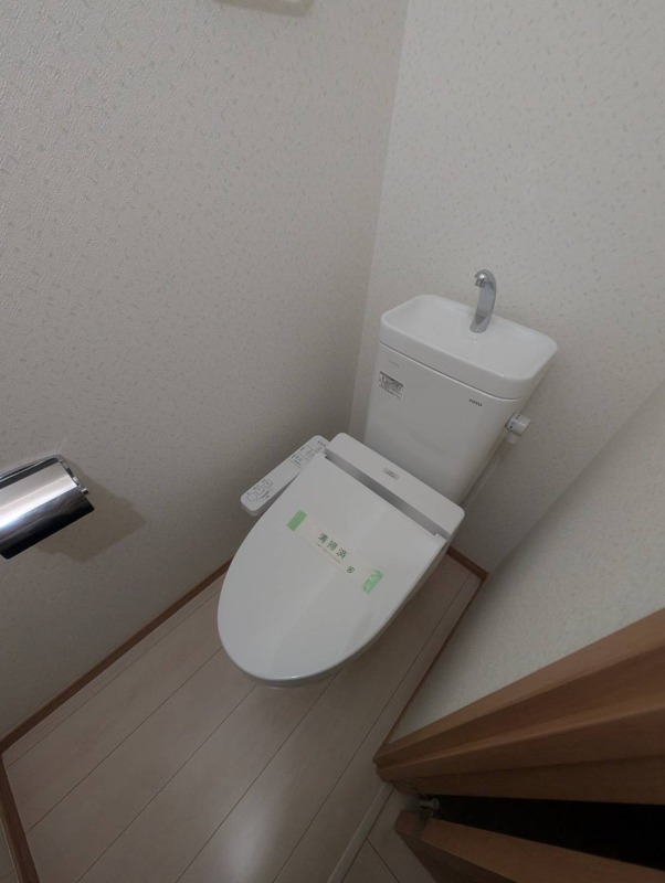 トイレ　別号室の写真です。