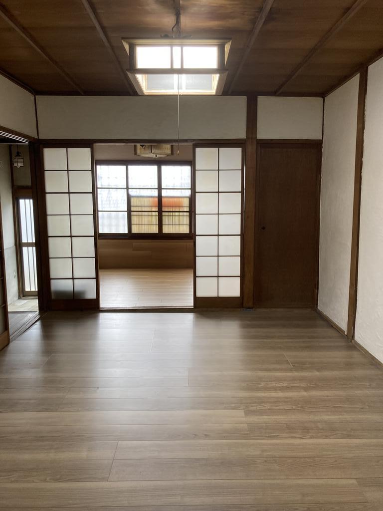 谷町六丁目貸家の居間写真