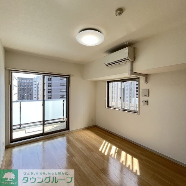居室・リビング　窓が二つの明るい角部屋です♪