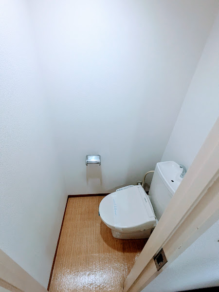 ブルーライン 三ツ沢上町駅 徒歩6分 3階建 築28年のトイレ写真