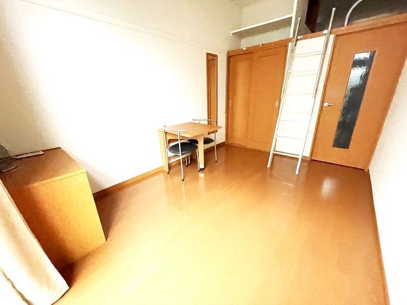 ＪＲ根岸線 本郷台駅 徒歩10分 2階建 築18年の居間写真