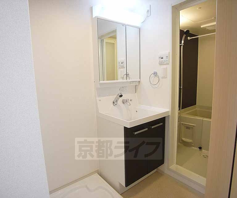 洗面設備　独立洗面台完備です。
