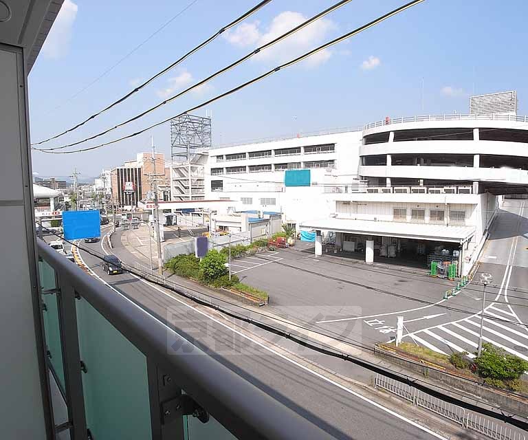 眺望　ベランダからはイズミヤを眺望できます。