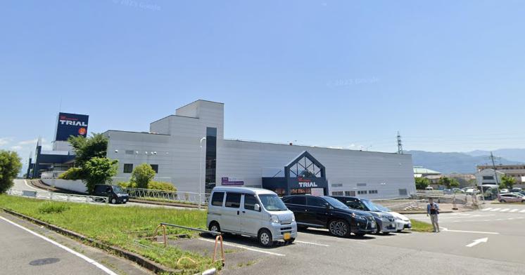 ショッピングセンター　スーパー センター トライアル南アルプス店（ショッピングセンター）まで631m
