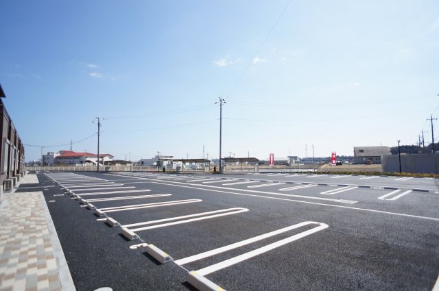 駐車場　駐車場があるので、車を買う予定の方も安心です