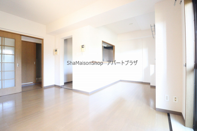 新世ふじみ野マンション 402の居間写真
