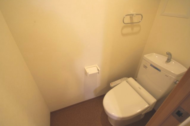 Erba pratoのトイレ写真