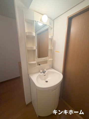 洗面設備　写真は別のお部屋です。