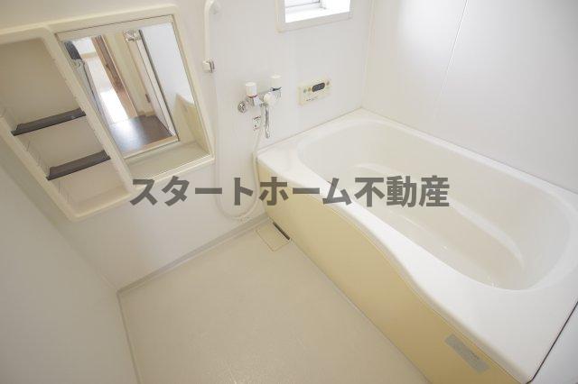バス・シャワールーム　コンパクトで使いやすいお風呂です