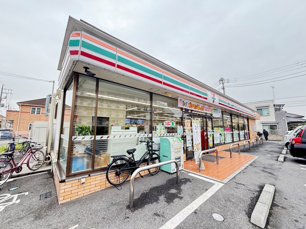 コンビニ　セブンイレブン 足立伊興2丁目店（コンビニ）まで217m
