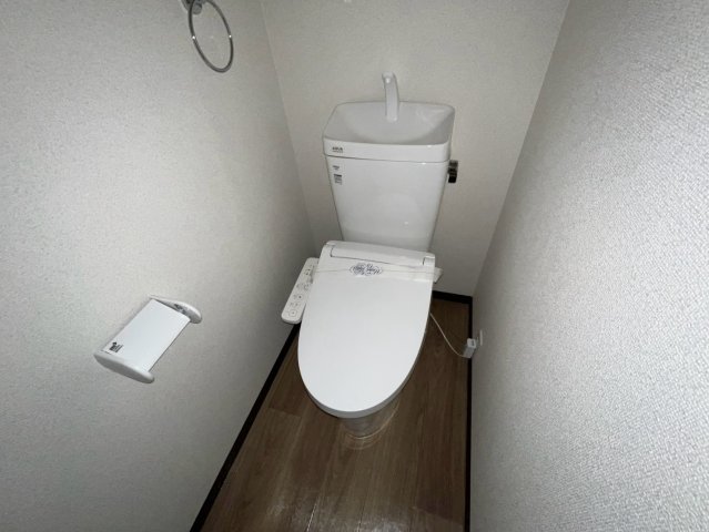 阪神本線 甲子園駅 徒歩5分 3階建 築37年のトイレ写真