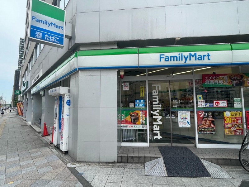 コンビニ　ファミリーマート 伏見駅前店（コンビニ）まで413m