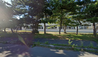 中学校　白老中学校（中学校）まで823m