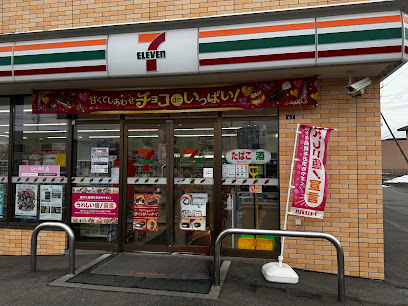 コンビニ　セブン-イレブン 白老大町店（コンビニ）まで303m