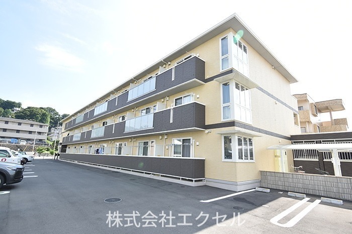 建物外観　3階建てオートロックです。